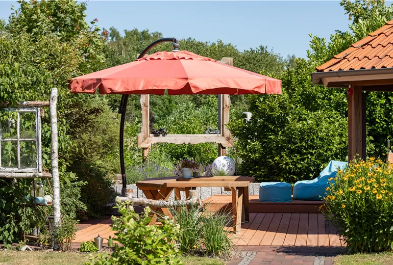 Terrasse mit Sonnenschirm
